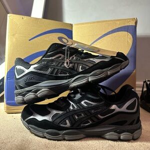 ASICS Men's Black and Silver Athletic Shoes